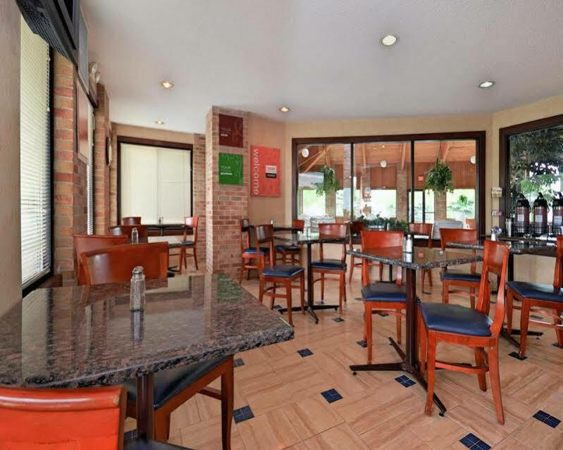 Quality Inn Marshall Near I-69 Zewnętrze zdjęcie